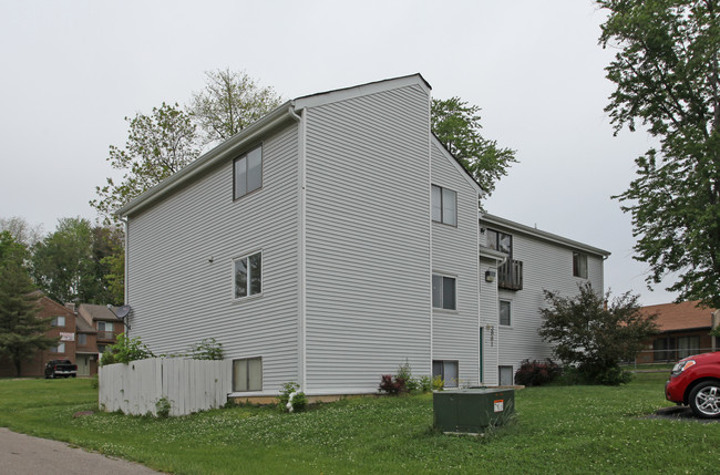 3961 Piccadilly Cir in Cincinnati, OH - Foto de edificio - Building Photo