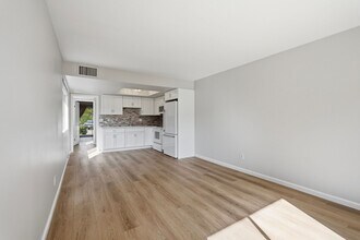 27735 Mountain Meadow Rd, Unit 19 in Escondido, CA - Foto de edificio - Building Photo