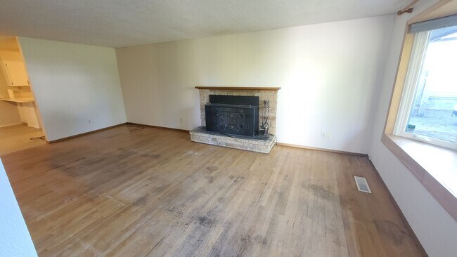 8631 10th Ave SE in Everett, WA - Building Photo - Building Photo