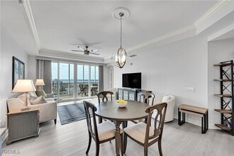 2743 First St, Unit 2303 in Ft. Myers, FL - Foto de edificio - Building Photo