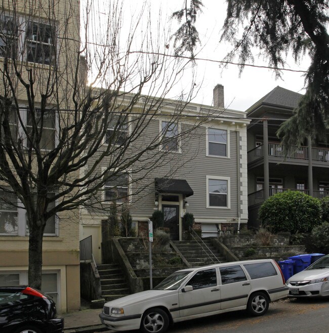 2354 NW Glisan St in Portland, OR - Foto de edificio - Building Photo