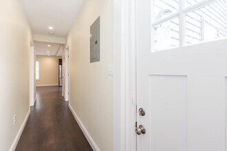 59 Catherine St, Unit 1 in Boston, MA - Foto de edificio - Building Photo