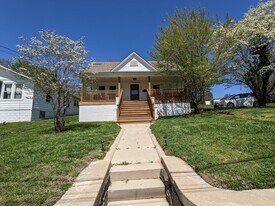 30 Woodrow Ave in Asheville, NC - Building Photo