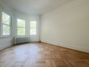 228 E 9th St in Brooklyn, NY - Foto de edificio - Building Photo