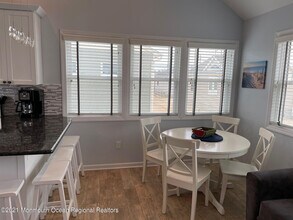 106 W Pompano Way in Lavallette, NJ - Building Photo - Building Photo