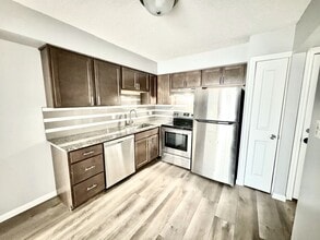 1256 E West Maple Rd in Walled Lake, MI - Building Photo - Building Photo