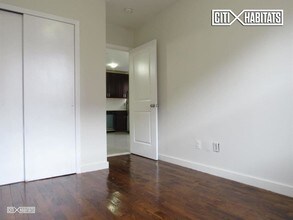 415 Gates Ave-Unit -4F in Brooklyn, NY - Building Photo - Building Photo