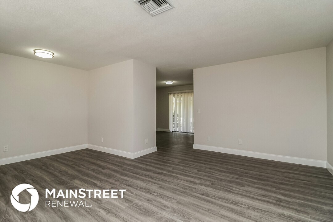 820 N Florida Ave in DeLand, FL - Building Photo