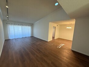 40036 Village 40 in Camarillo, CA - Building Photo - Building Photo