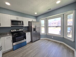 689 Biltmore Dr in Virginia Beach, VA - Building Photo - Building Photo