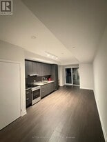 430 Square One Dr in Mississauga, ON - Building Photo