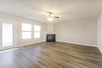 324 Rosewood Ln in Cedar Hill, TX - Building Photo - Building Photo