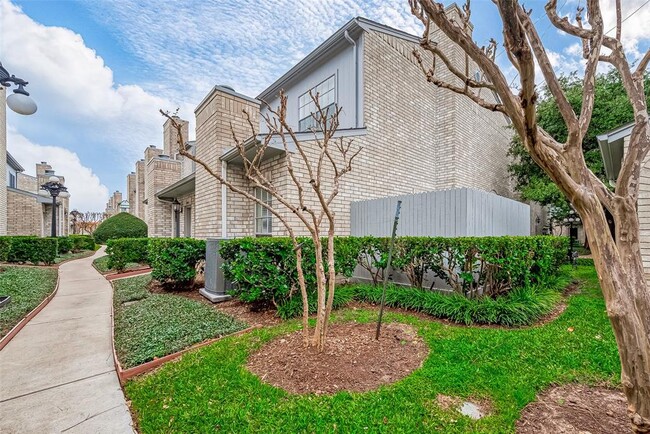 7348 Regency Square Ct in Houston, TX - Building Photo - Building Photo