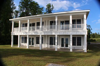 1129 Bennett Rd in Arapahoe, NC - Foto de edificio - Building Photo