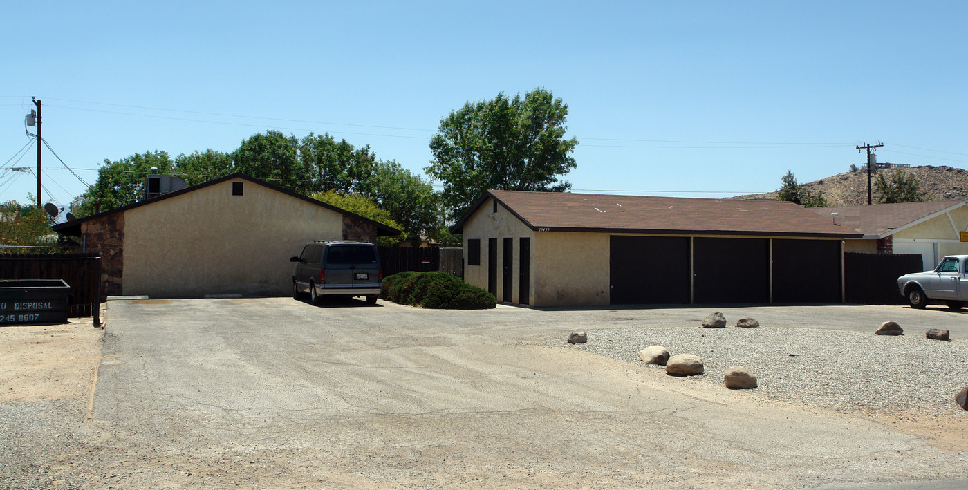 15435 Tonekai Rd in Apple Valley, CA - Building Photo