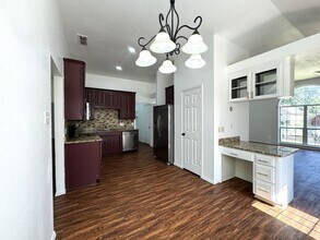 8732 San Joaquin Trail in Fort Worth, TX - Foto de edificio - Building Photo