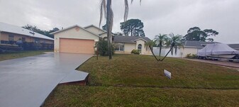 150 NW Byron St in Port St. Lucie, FL - Building Photo
