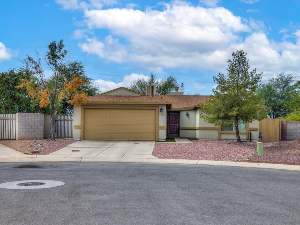 5501 N Lazybrook Pl in Tucson, AZ - Building Photo