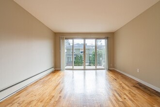 The Mercer at Summit in Seattle, WA - Building Photo - Building Photo