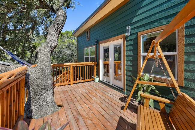 105 Hi View Dr in Lakehills, TX - Building Photo - Building Photo