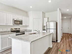 152 Mullen in Taylor, TX - Building Photo - Building Photo