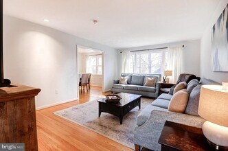 8805 Honeybee Ln in Bethesda, MD - Building Photo - Building Photo