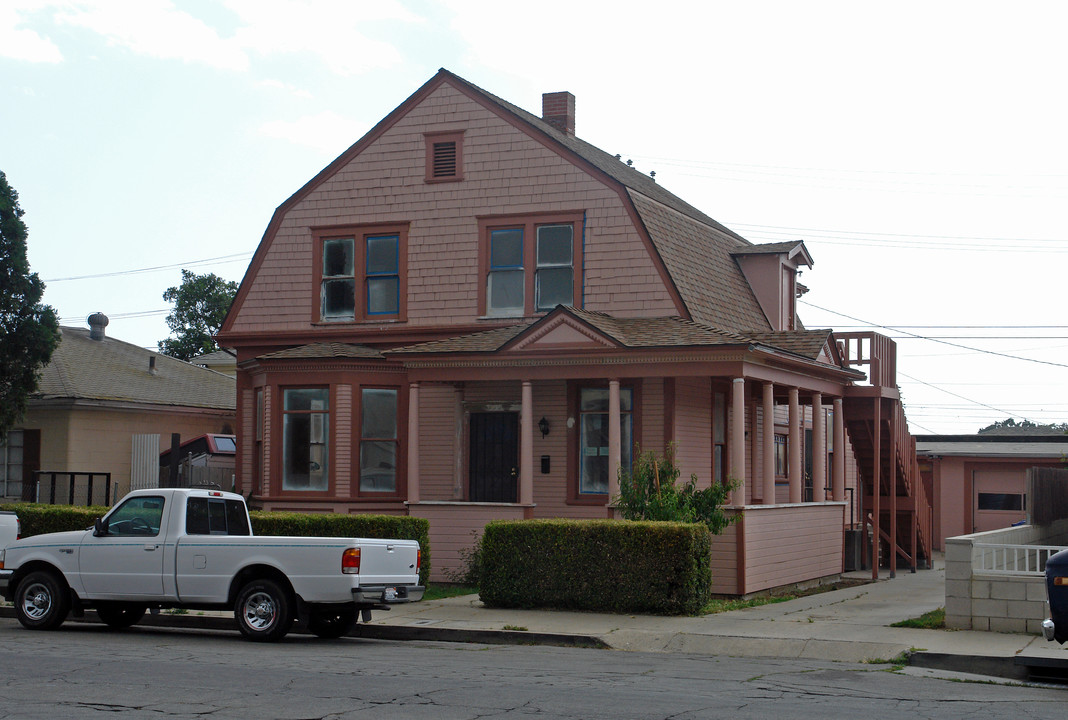 222 S 8th St in Santa Paula, CA - Building Photo