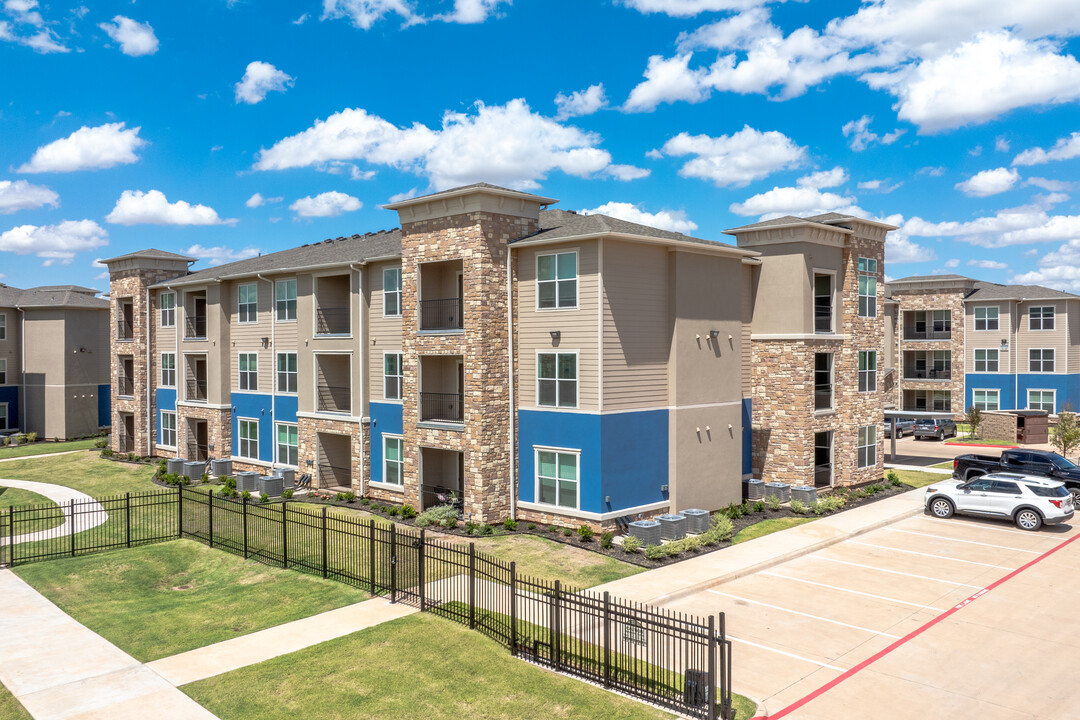 Brook Hollow in Wichita Falls, TX - Building Photo