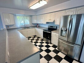 1379 Owaka St in Wailuku, HI - Building Photo