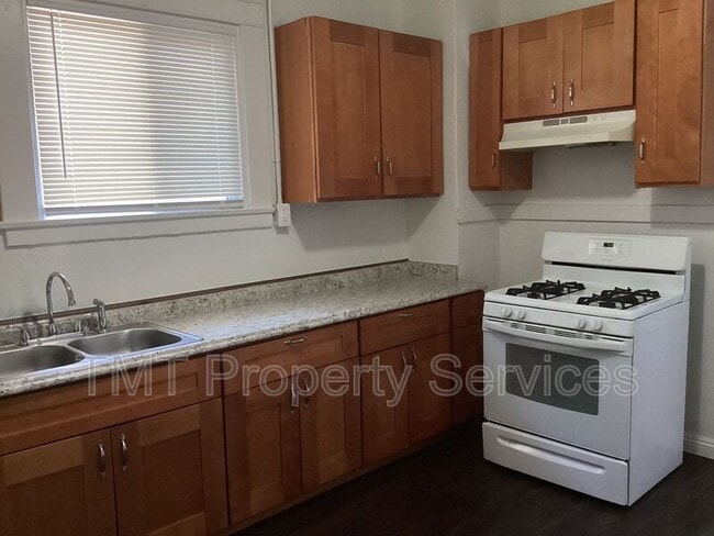 202 W Oak St in Stockton, CA - Building Photo - Building Photo