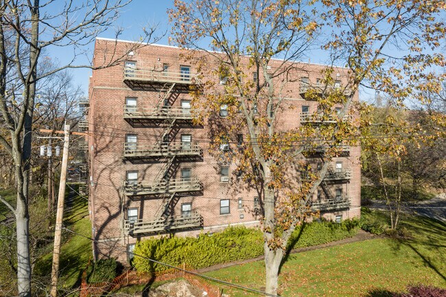 Hudson Terrace in Fort Lee, NJ - Foto de edificio - Building Photo