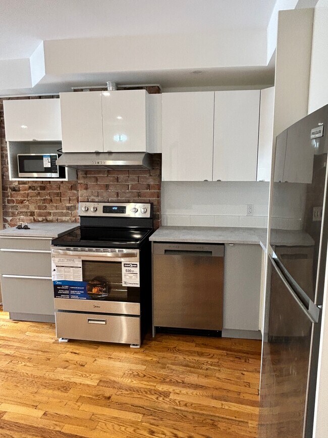 4277 Saint-Jacques Rue in Montréal, QC - Building Photo - Building Photo