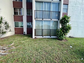 9411 SW 4th St, Unit # 101 in Miami, FL - Building Photo - Building Photo