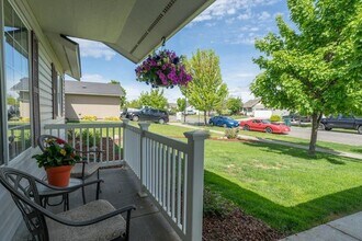 4798 W Lemonwood Ln in Post Falls, ID - Foto de edificio - Building Photo