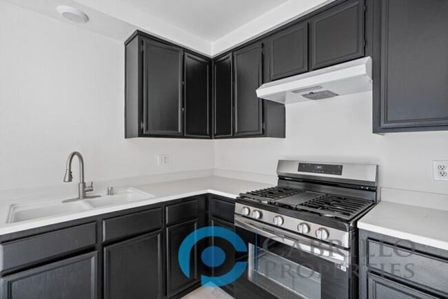 5067 La Cuenta Dr in San Diego, CA - Building Photo - Building Photo