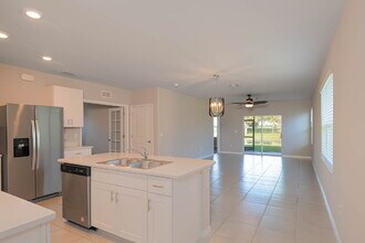 18517 Cronin Sand Ln in North Fort Myers, FL - Building Photo - Building Photo