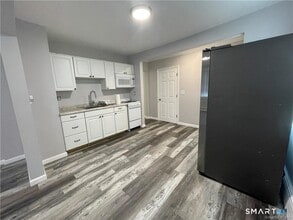 1044 Farmington Ave in Berlin, CT - Building Photo - Building Photo