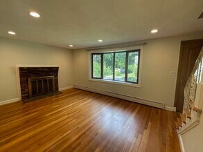 14 Dearborn Rd in Burlington, MA - Building Photo - Building Photo