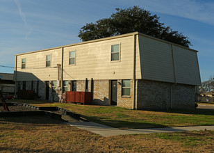 Crestmoor Park South in Burleson, TX - Foto de edificio - Building Photo