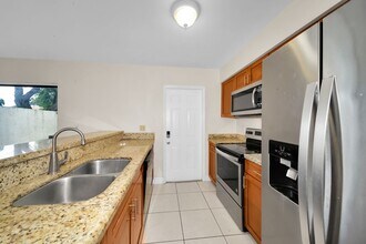 4033 SW 68th Way in Miramar, FL - Building Photo - Building Photo