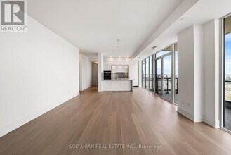 10-3210 Inn On The Pk Dr in Toronto, ON - Building Photo - Building Photo