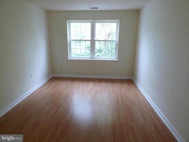8205 Whispering Oaks Way in Gaithersburg, MD - Building Photo