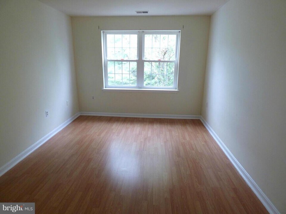 8205 Whispering Oaks Way-Unit -303 in Gaithersburg, MD - Building Photo