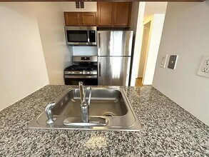 350 W 50th St in New York, NY - Building Photo - Building Photo