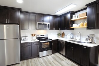 Oxnard Terrace in Van Nuys, CA - Foto de edificio - Building Photo