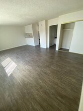 Pinewood-10231 in Tujunga, CA - Foto de edificio - Interior Photo