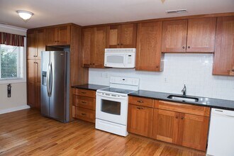 93 Tennyson Dr in Plainsboro, NJ - Building Photo - Building Photo