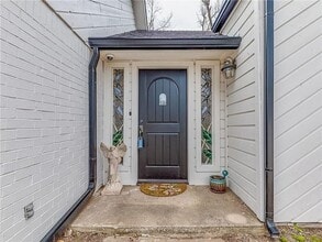 2104 Whiteoak Cir in Norman, OK - Building Photo - Building Photo