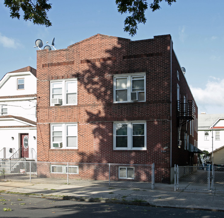 948 Cross Ave in Elizabeth, NJ - Building Photo