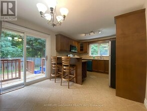 1052 Elgin St in Newmarket, ON - Building Photo - Building Photo